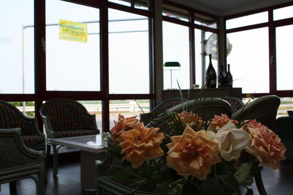 Hotel Gremersdorf - Zum Gruenen Jaeger Екстериор снимка