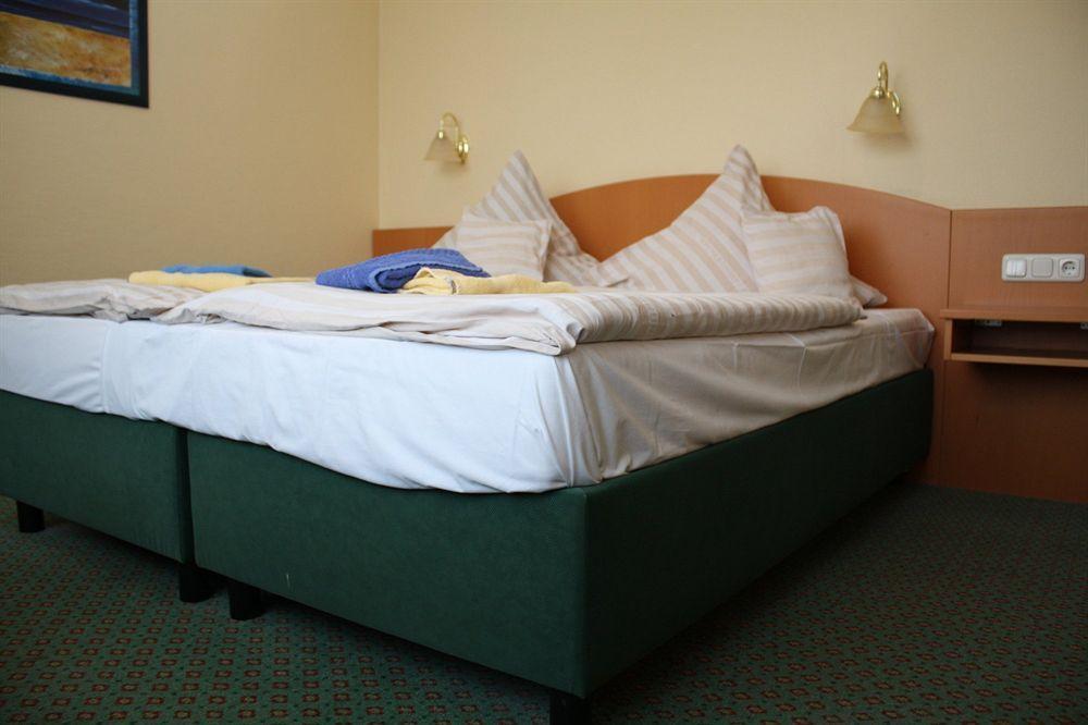 Hotel Gremersdorf - Zum Gruenen Jaeger Екстериор снимка