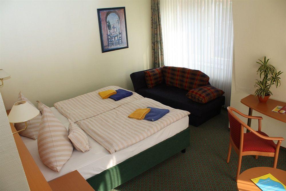 Hotel Gremersdorf - Zum Gruenen Jaeger Екстериор снимка