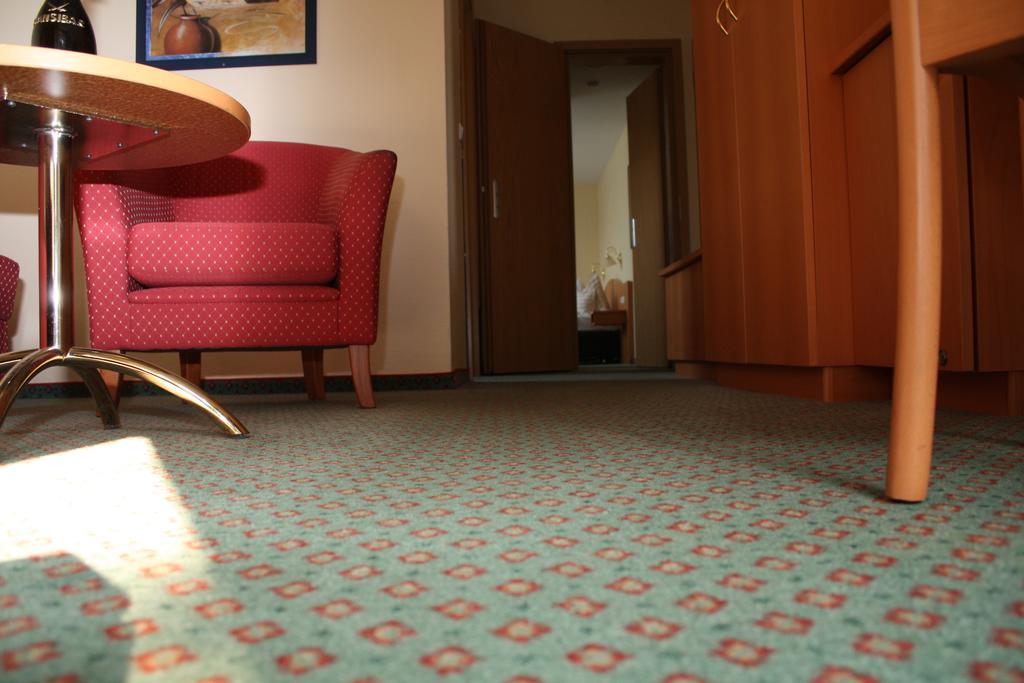 Hotel Gremersdorf - Zum Gruenen Jaeger Екстериор снимка