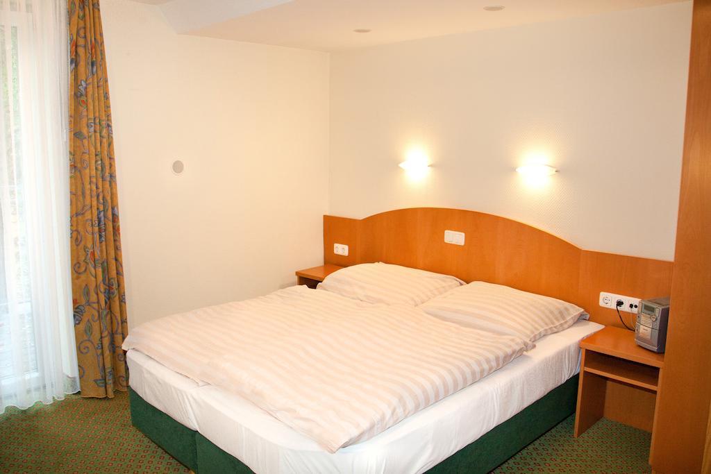 Hotel Gremersdorf - Zum Gruenen Jaeger Стая снимка